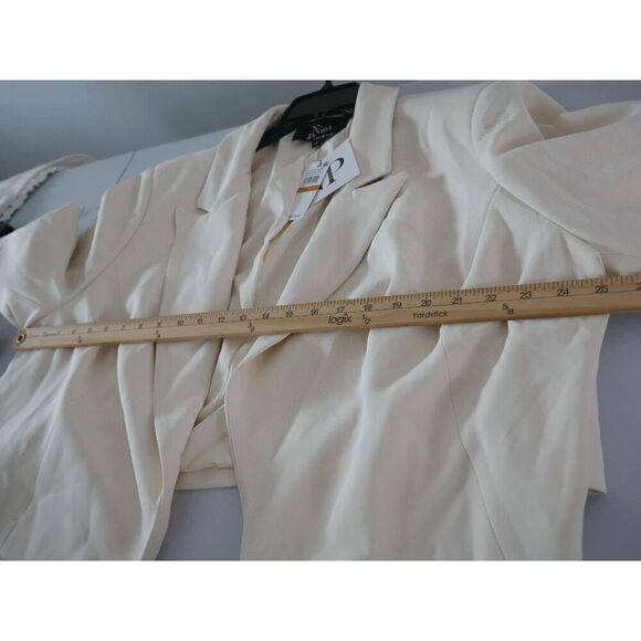 NINA PARKER Trendy Plus Size Cropped Open-front Blazer In White 3X - Picture 5 of 9